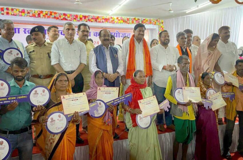  प्रधानमंत्री आवास योजना के हितग्राहियों को उप मुख्यमंत्री साव ने आवास स्वीकृति पत्र वितरित किए