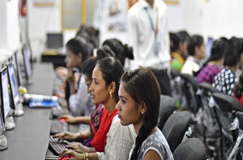  देश में जॉब करने वाली महिलाओं की संख्या में तेजी, 2023-24 तक बेरोजगारी दर में 50 फीसदी तक की कमी: रिपोर्ट