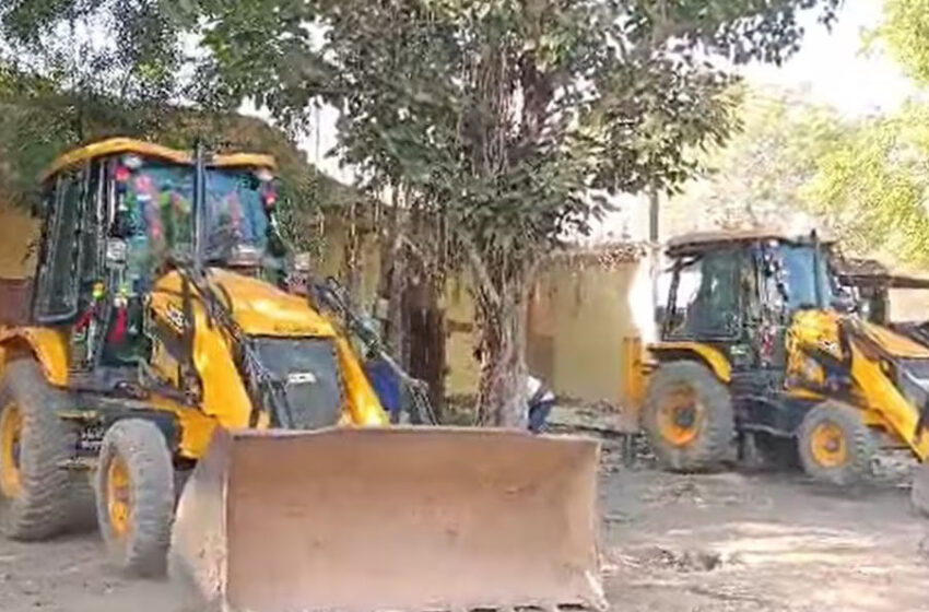  शाजापुर में जमकर बुलडोजर चला प्रशासन का बुलडोजर, धर्मशाला की बिल्डिंग जमींदोज; 37 घरों भी खतरा