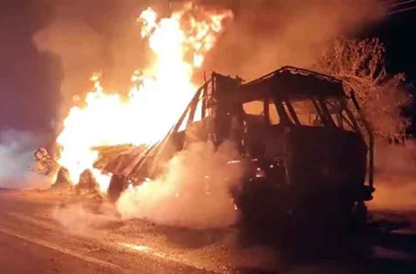  छत्तीसगढ़-कवर्धा में सरसों तेल से भरे ट्रक में लगी आग