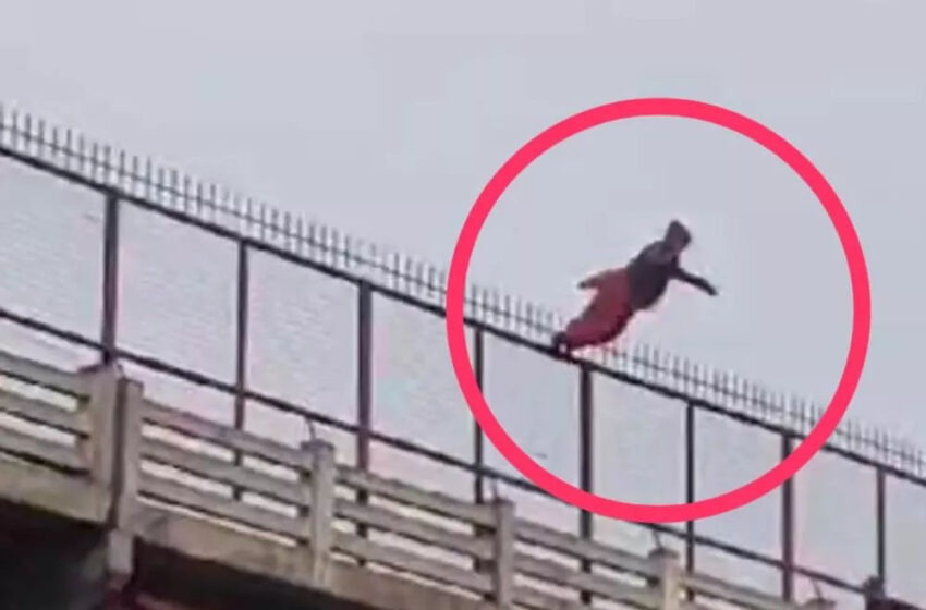  घरेलू कलह के चलते एक युवती सुसाइड के लिए गंगा में लगाई छलांग, गोताखोरों ने बचाया