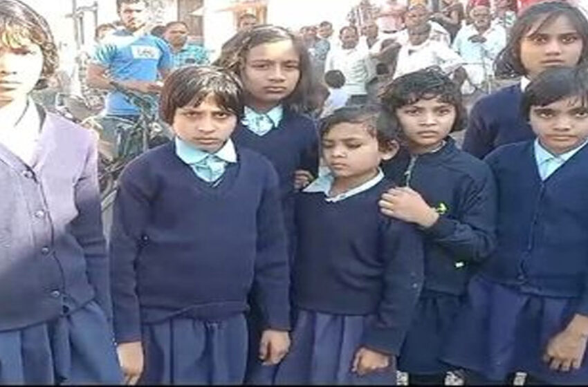  खरगोन में आदिवासी छात्रावास में धर्मांतरण का प्रयास, वार्डन ने बाइबल पढ़ने मजबूर किया