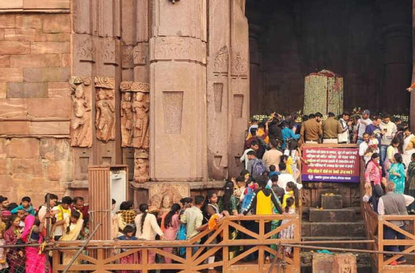  एमपी के लोगों ने धार्मिक स्थलों में जाकर नववर्ष का स्वागत किया, 100000 ओंकारेश्वर और 50 हजार से ज्यादा भोजपुर पहुँचे