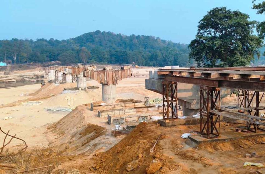  छत्तीसगढ़-बलरामपुर-रामानुजगंज को झारखंड से जोड़ने कन्हर नदी पर तेजी से बन रहा पुल