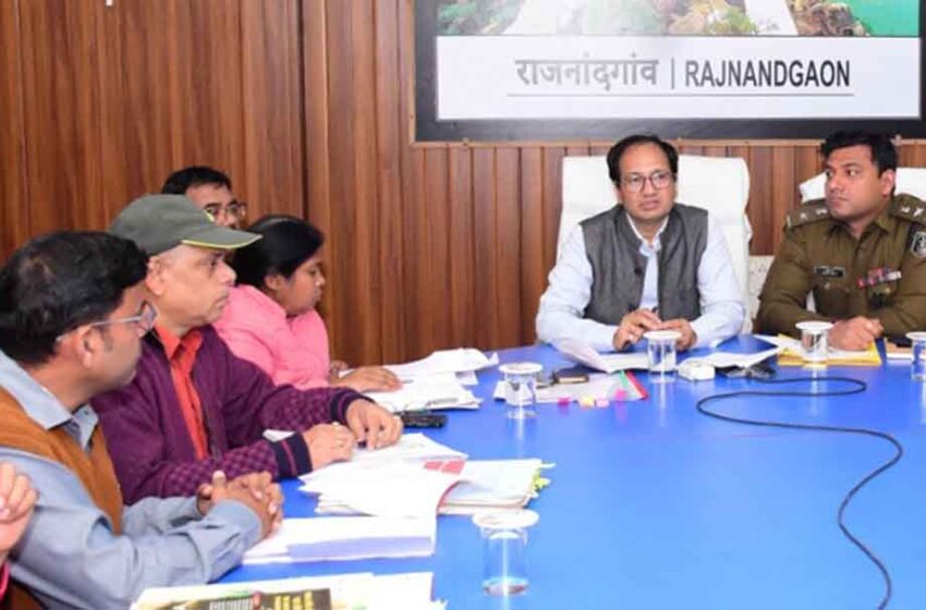  छत्तीसगढ़-राजनांदगांव कलेक्टर के निर्देश- वाहन चलाते समय अनिवार्य है हेलमेट और सीट बेल्ट