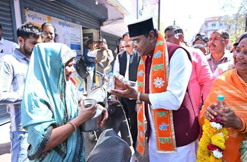  मंत्री सारंग ने गंगाजल वितरण हेतु विशेष रूप से तैयार रथों का पूजन-अर्चन कर रवाना किया
