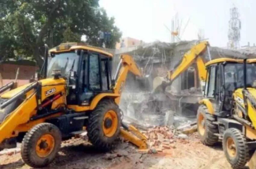  अहमदाबाद : नहीं थमेगा बुल्डोजर, HC से राहत नहीं, चंडोला तालाब के पास झुग्गियां और आलीशान फार्म हाउस किए जा रहे ध्वस्त