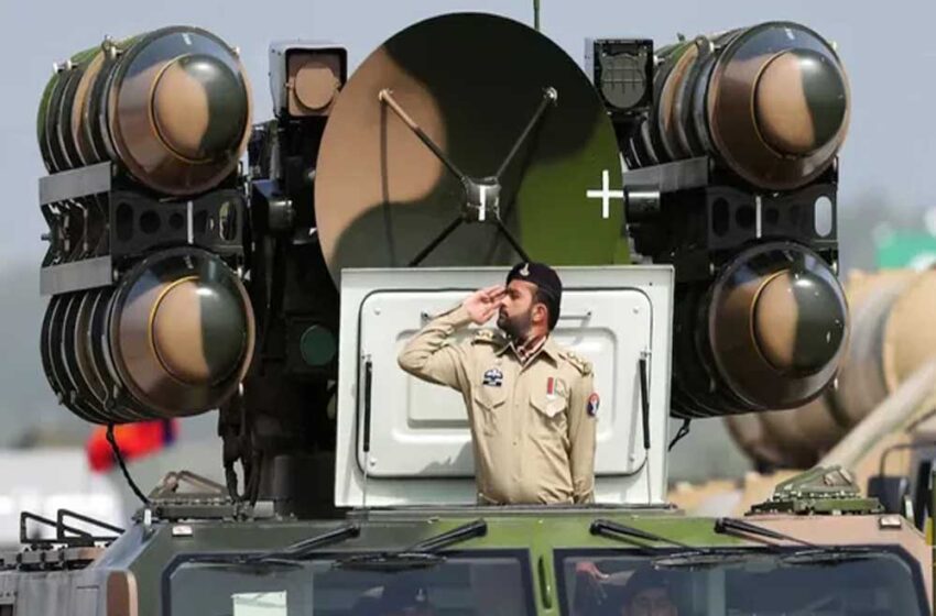  वर्ल्ड बैंक के अनुसार पाकिस्तान में गरीबी रेखा से नीचे गुजर करने वाले लोगों की संख्या में कमी आने की बजाय इजाफा ही हुआ