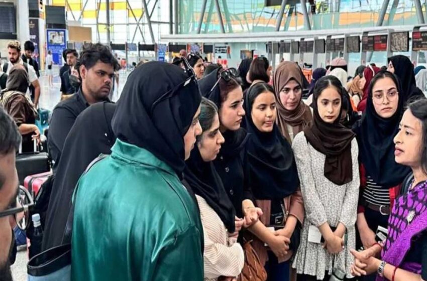  ऑपरेशन सिंधु के तहत ईरान में फंसे 110 भारतीय स्टूडेंट्स भारत पहुंचे, बोले- सरकार पर गर्व