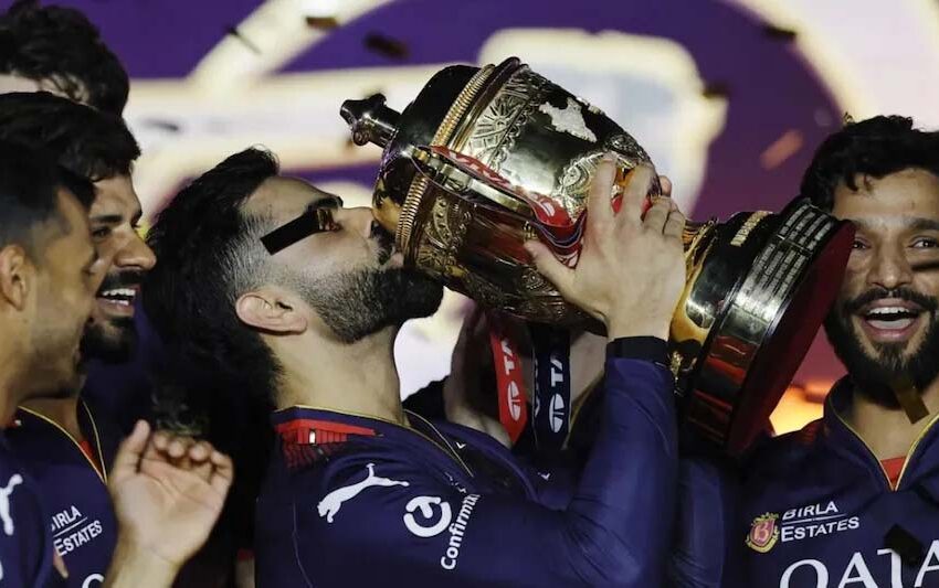  रॉयल चैलैंजर्स बेंगलुरु पर हुई पैसों की बारिश, पंजाब किंग्स को भी मिले करोड़ों, देखें अवॉर्ड्स की फुल लिस्ट