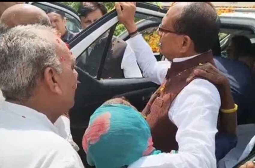  शिवराज सिंह का सतना दौरा: ग्रामीणों की गुहार पर होगा आवास सर्वे