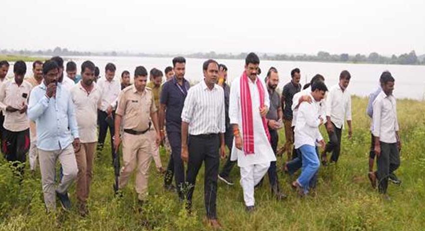  बरौदा सागर में लगाए जा रहें 21 हजार फलदार पौधे, मंत्री राजपूत ने किया निरीक्षण