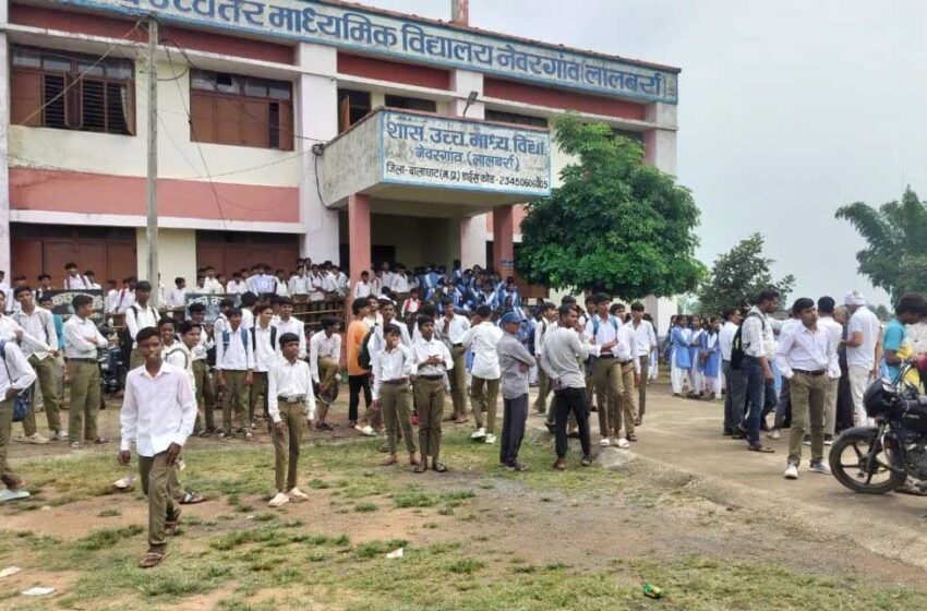  छोटी बात पर बस में भिड़े शिक्षक और प्राचार्य, बालाघाट के स्कूल में पैदा हुआ तनावपूर्ण माहौल