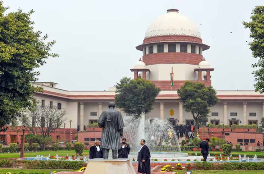  चुनाव आयोग को सुप्रीम कोर्ट की हिदायत, SIR डॉक्यूमेंट्स में आधार को किया शामिल