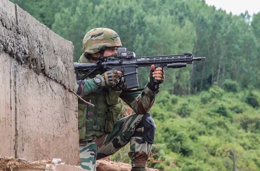  जम्मू-कश्मीर: उधमपुर में मुठभेड़ जारी, चार जैश आतंकी घेरे में, एक जवान शहीद