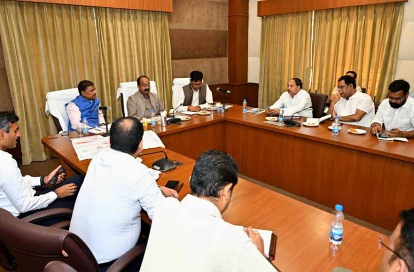  डिप्टी सीएम साव, मंत्री केदार और  मंत्री चौधरी ने राज्योत्सव व प्रधानमंत्री के नवा रायपुर प्रवास की तैयारियों  को लेकर अधिकारियों को दिए आवश्यक दिशा-निर्देश