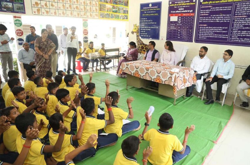  केन्द्र सरकार की अतिरिक्त सचिव पहुंची कांकेर, प्रतियोगी परीक्षाओं की तैयारी कर रहे विद्यार्थियों और मूक बधिर बच्चों से की बातचीत