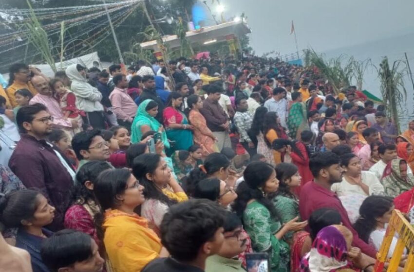  छठ महापर्व का पारंपरिक उल्लास, दिल्ली से पटना तक गूंजे छठ गीत और भक्ति की स्वर लहरियाँ