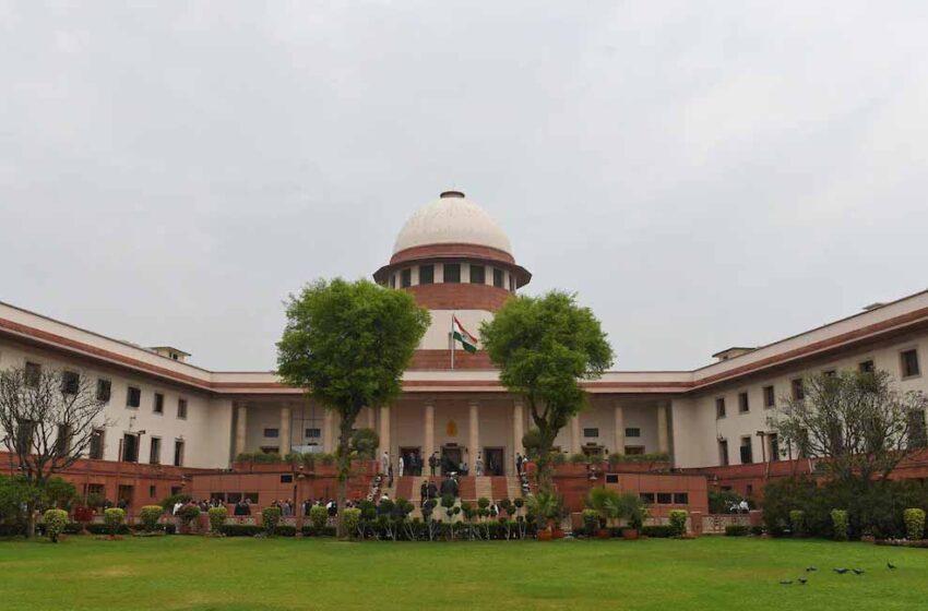  सड़क सुरक्षा पर सुप्रीम कोर्ट सख्त : पैदल यात्रियों के लिए नया नियम? अब दायीं ओर चलना होगा ज़रूरी!