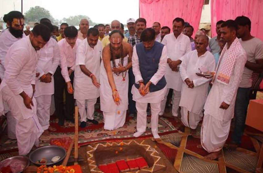  उप मुख्यमंत्री ने आचार्य आश्रम नयागांव में किया छात्रावास भवन का शिलान्यास