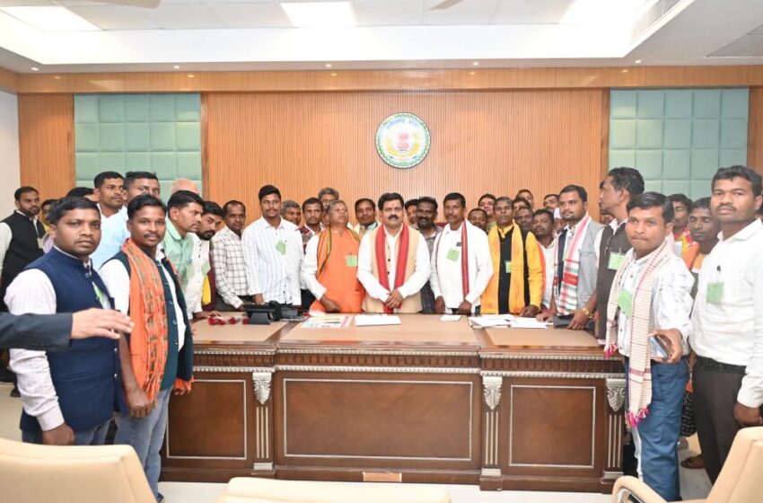  लोकतंत्र का प्रत्यक्ष अनुभव: बस्तर संभाग के सरपंचों का नए विधानसभा भवन का भ्रमण, उपमुख्यमंत्री से मुलाकात