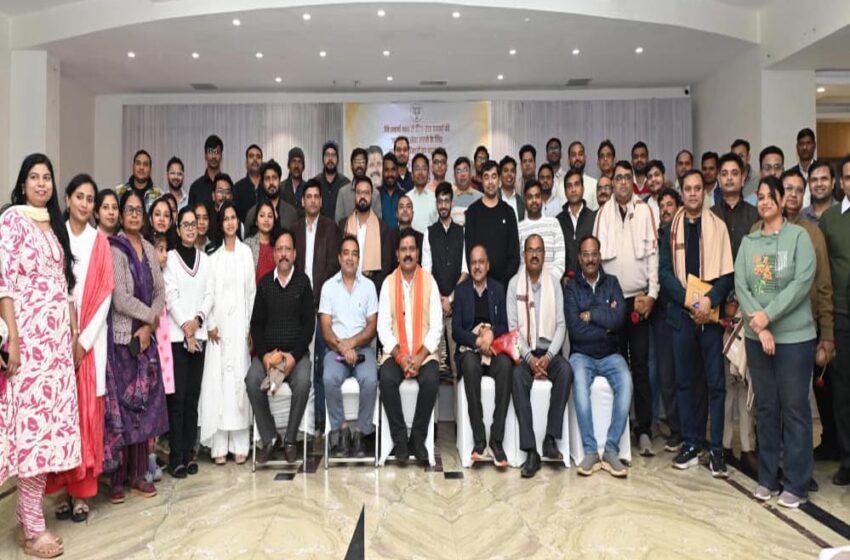  रायपुर: कवर्धा में उत्कृष्ट चिकित्सा सेवाओं के लिए उपमुख्यमंत्री विजय शर्मा ने चिकित्सकों का किया आभार व्यक्त