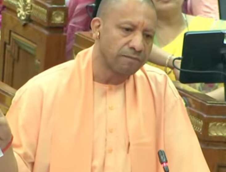  मुख्यमंत्री ने सदन में दिखाई अखिलेश यादव के साथ कोडिन कफ सिरप से जुड़े आरोपी अमित यादव की फोटो