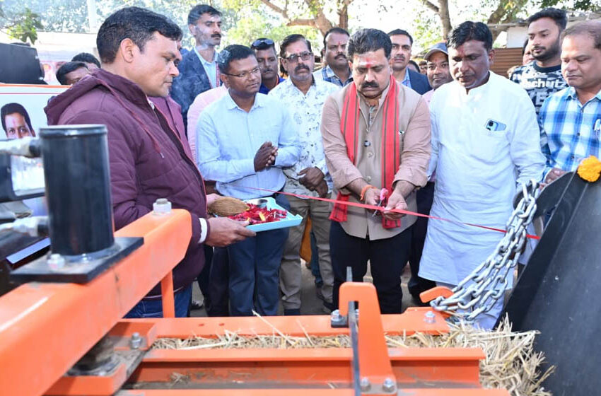  उप मुख्यमंत्री विजय शर्मा ने 02 नई स्क्वायर बेलर मशीनों का उद्घाटन किया