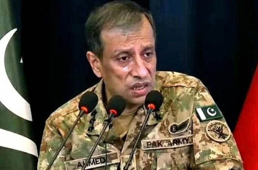  पाकिस्तानी सेना का नया बड़बोलापन: शरीफ अहमद चौधरी ने प्रेस कॉन्फ्रेंस में मजाकिया टिप्पणियां कीं