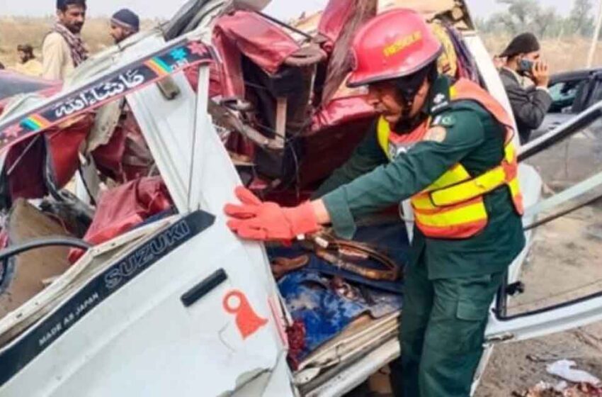  पंजाब (पाकिस्तान) में तेज रफ्तार का कहर, सड़क दुर्घटना में 3 की मौत